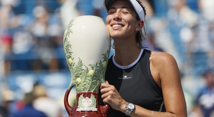 Garbine Muguruza Crushes Simona Halep In Cincinnati Final