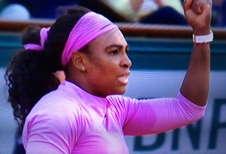Serena Williams Defeats Victoria Azarenka In Tense Roland Garros Third Round